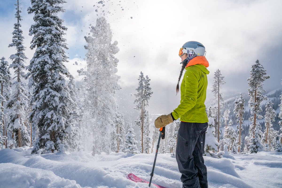 WinterPark's tweet photo. 78 days left until ski season.❄️
14 days left to get the best value of the season.💎
Get 30% off lodging, lift tickets &amp; more, plus free VIP experiences, like First Tracks.  
Book now: https://t.co/haX2F3Vm6S 📸: @mistachuck_ #SkiSeasonIsComing #WinterParkResort #WinterWonderland https://t.co/fNv4Jsdxjk