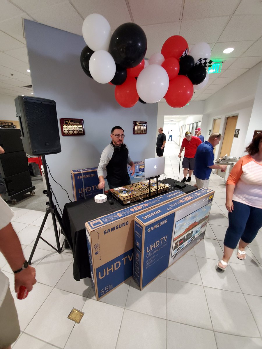 ReevesTeam's tweet photo. #Vanchevrolet    great turn out...I want one! https://t.co/2pSBck9CER