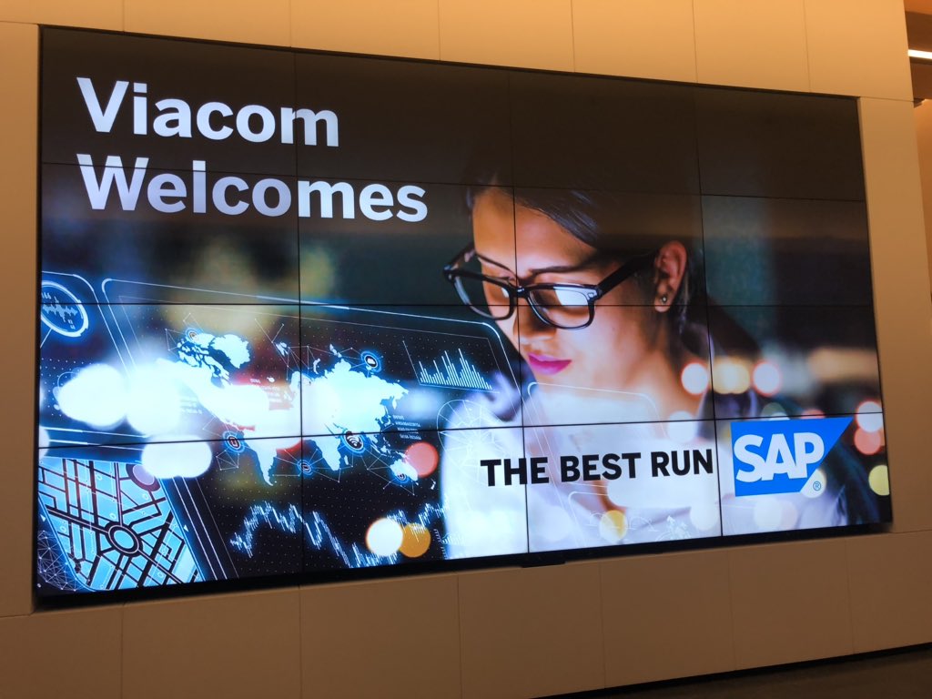 barblapp's tweet photo. Everyone who knows me knows I love my @MTV! To join the @SAP GCO All Hands meeting at our amazing customer @Viacom at the @MTV studio with @AdaireFoxMartin and one of my @SAP besties was one of the most incredible experience ever! #lifeatSAP #customerfirst https://t.co/veDe6yD1Bx