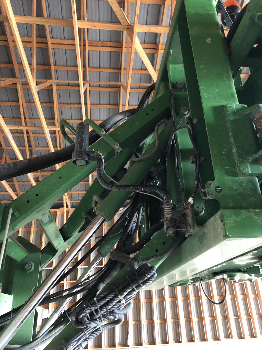 dietrich_ed's tweet photo. FOR SALE -5 Sensor Raven AutoBoom ISO control (this one ran on a JD2630) .... module , valvebank, harnesses sensors all included ... came off 2015 JD 4045R ... works great .... my understanding is works on other models and pull types - $5500 CAD OBO - call or txt 519-871-4830 https://t.co/PXVi5afG5o
