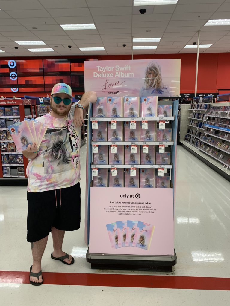 Taylor Swift tweet media