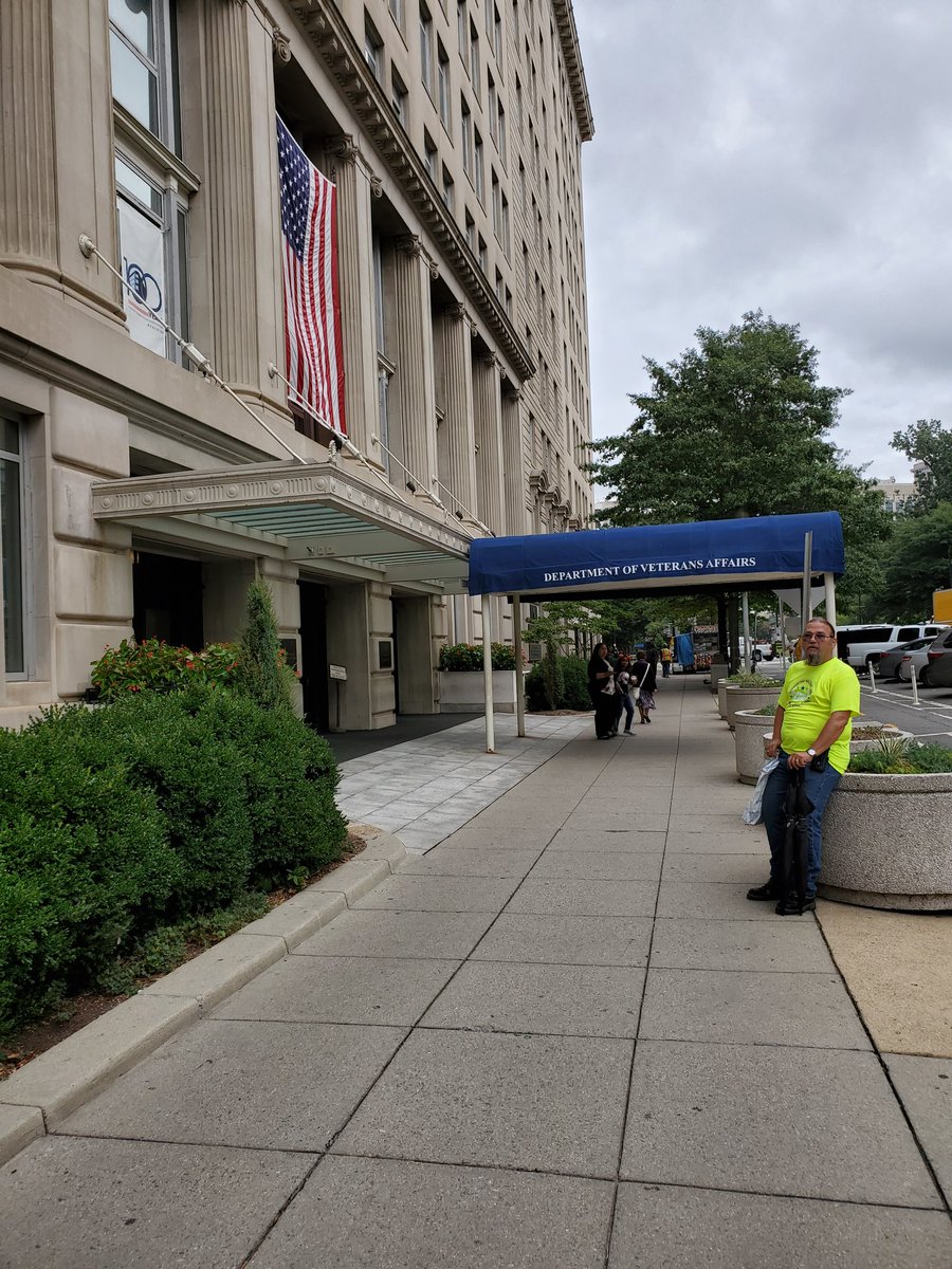 GrmlainsLain's tweet photo. Look what we found in DC this morning! https://t.co/nTPQ5JEGjV