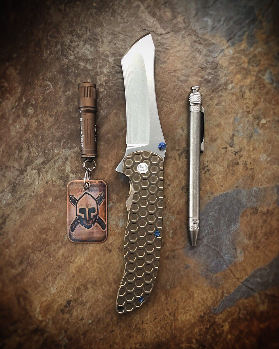 TheCasualCutter's tweet photo. ~Tanto Tuesday Things~

What’s in your pocket? https://t.co/rWC11Wuiw6