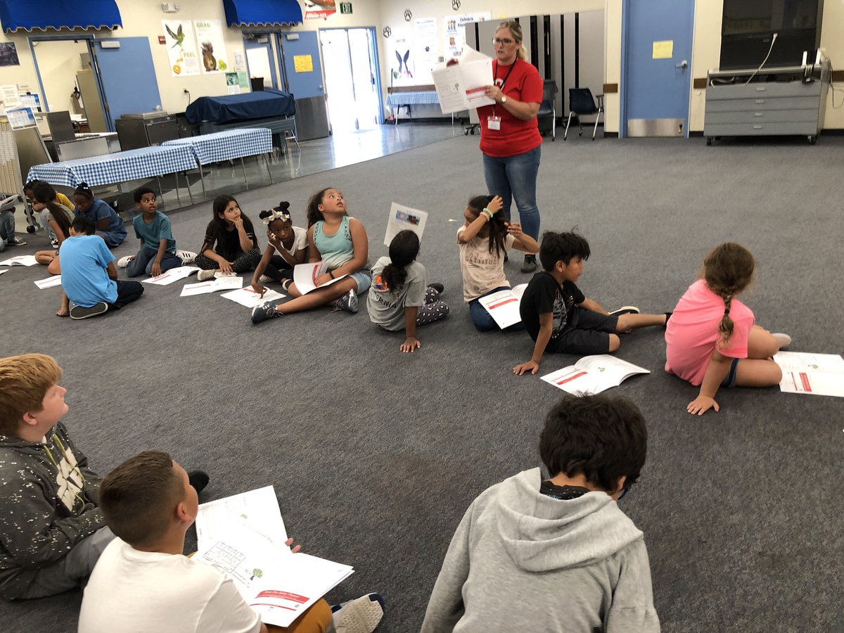 LOMA_ESS's tweet image. The Pillowcase Project is at Loma today getting our scholars ready for an emergency (: #LMSVHEART #ESSROCKS #attendconnectbelongLMSV