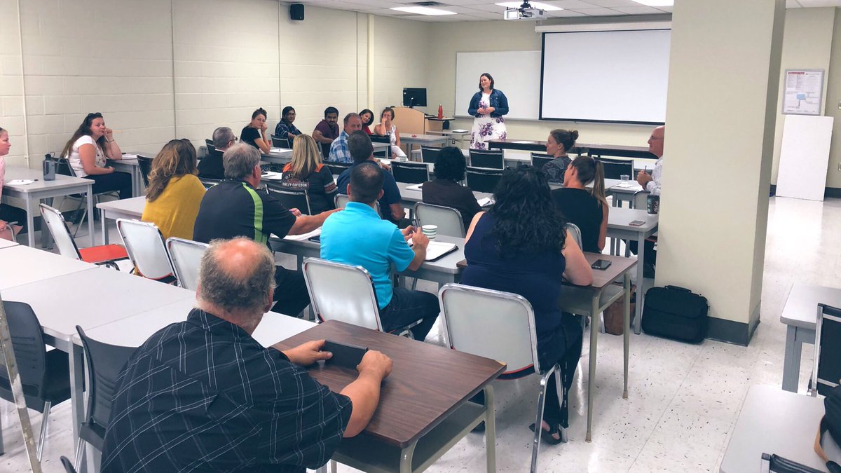 AndreSLeger's tweet photo. Amazing turnout at the evening PT Faculty orientation on #CornwallCampus being lead by @JenniferRHaley - excited to share some @SLCTeachLearn ressources later tonight @whatsinsideslc #ProfessionalLearning #Teaching https://t.co/NcVIwW8VnE
