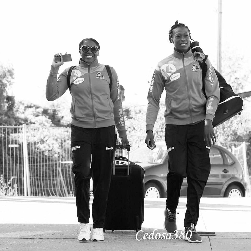 Graace_Z's tweet photo. C'est reparti !!!!!!! 🤾🏾♀️
Reprise de la @LBE_Officiel 🔥💪🏾
@NAHB_officiel vs @MetzHandball 💛💙
Let's do it girls 👊🏾💥
#NewSeason #newgoals #HereWeGoAgain #dragonnes #yepaaa https://t.co/LZYgS8r4F1