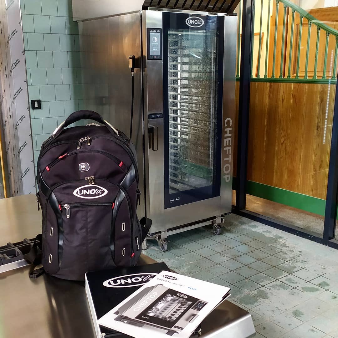 skilltradeHUN's tweet photo. Big projects = Big ovens
@ Budai Vár @UnoxOvens 
#skilltrade #mindenaminagykonyha #unox #unoxovens #cheftop https://t.co/ObxMwhEXzP