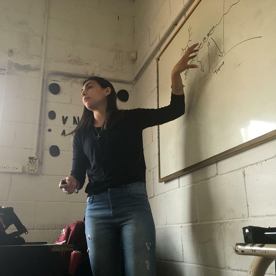 academicaunvm's tweet photo. 📌 En el día de hoy, en la escuela secundaria Instituto El Caminante, se llevó a cabo la actividad: "Cambio climático: ¿se volvió loco el clima? ¿o somos nosotros?", en el marco de las charlas-académico científicas del #ProgramaNEXOS y #ConCIENCIAr https://t.co/uhjhkaVc3N