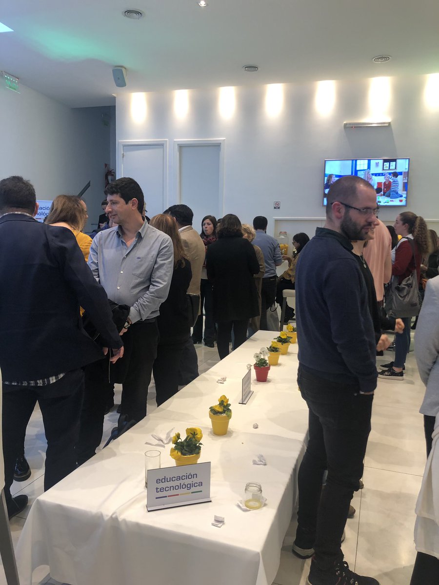 roboteamoficial's tweet photo. Estamos presentes en el evento de lanzamiento de @edu_tecnologica , un excelente espacio para conocer las nuevas propuestas de #LegoEducation para acercar #STEM al aula. https://t.co/KTUv3xTSkd