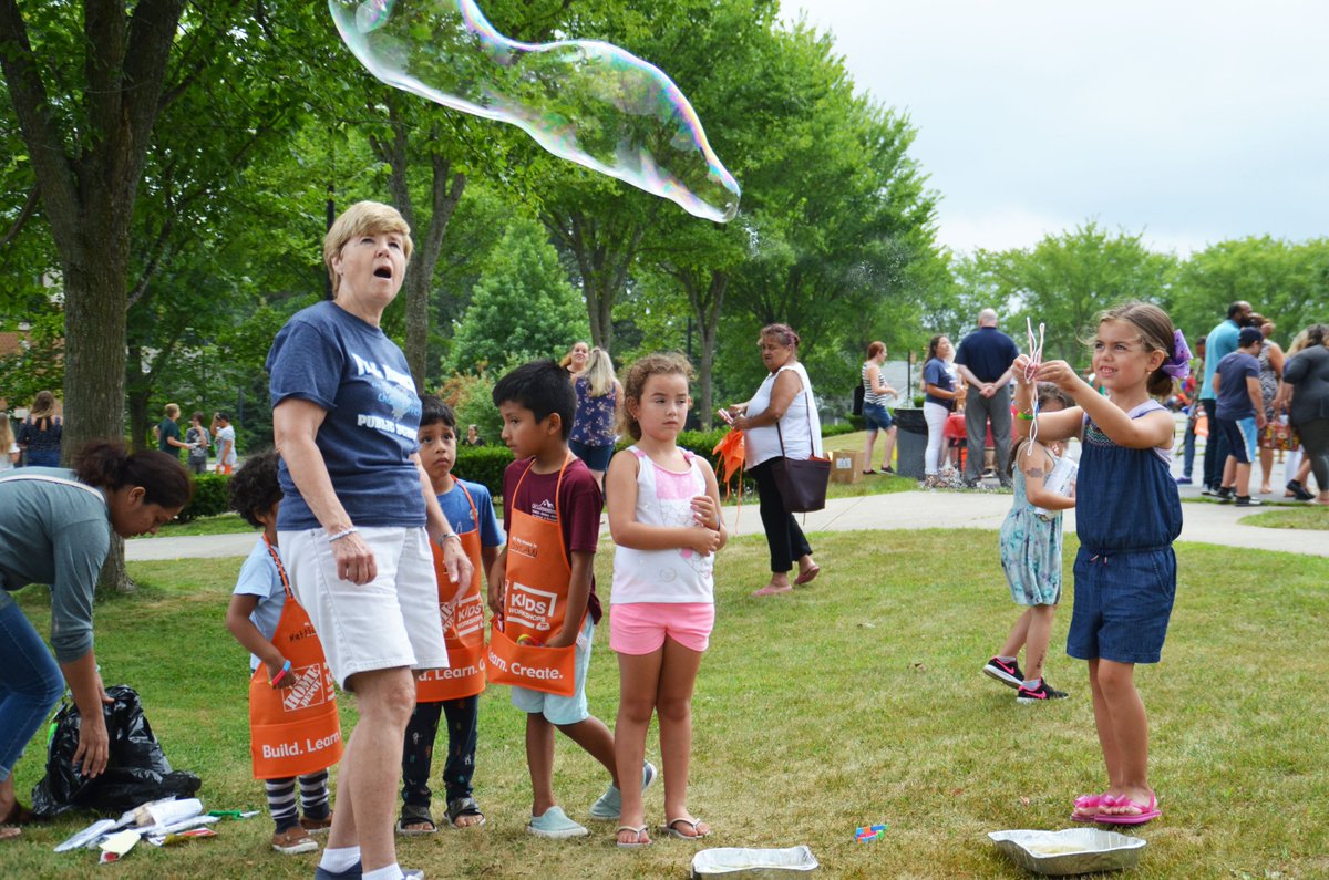 GFRPartners's tweet photo. On Wed., Aug. 21, the @frpsinfo sponsored a #FREE, citywide #Back2School #FieldDay  @fallriver_ma families.

Held at @frps_sb, the event included kindness rock painting, bubble-making, wood-working, a whole group rhythmical activity &amp; distribution of over 400 #FREE backpacks. https://t.co/BxO6GRiN9l