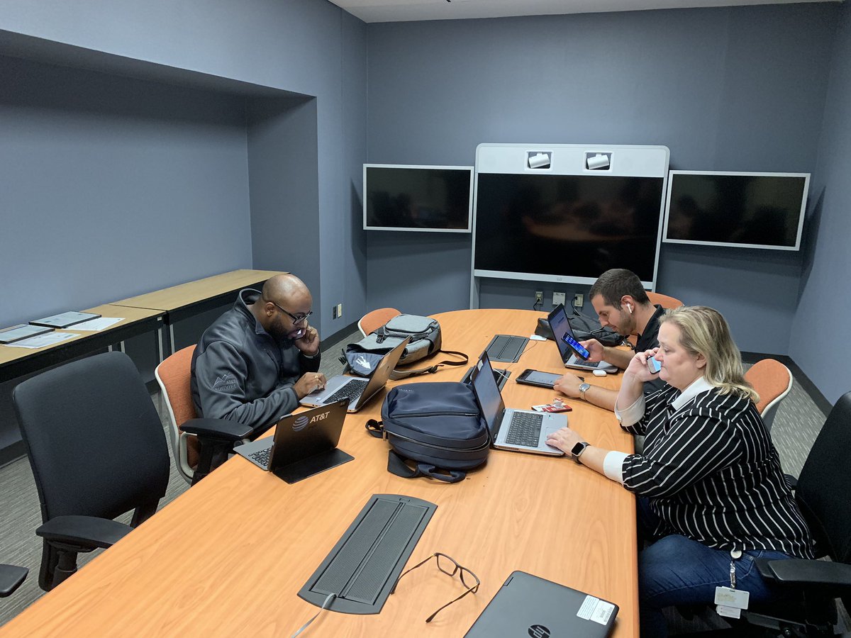 Yo yo someone says #5after5  ☎️ are blazing 🔥