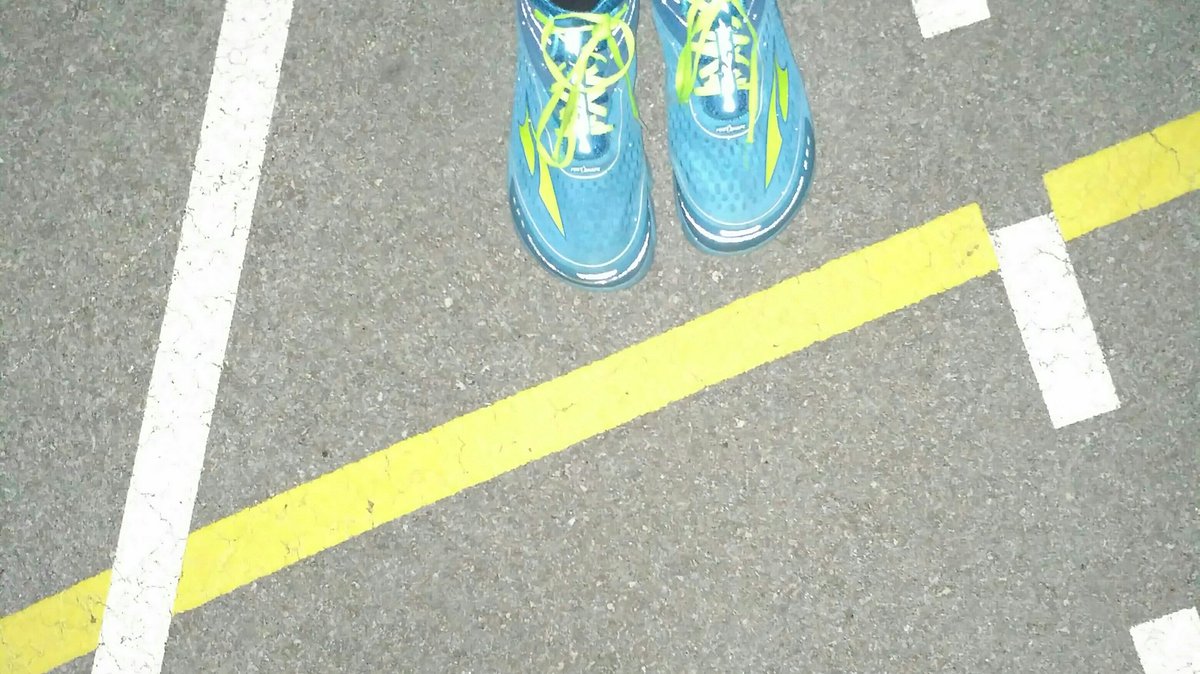 natasa_bRUNec's tweet photo. Dan 1185 =
3 leta, 2 meseca, 4 tedne, 1 dan.
Danes: 5 km.
Nočna petka z baterijo po stadionu osnovne šole Prebold.
_____________________________
#dan1185 #day1185 #running #tekvsakdan #RunEveryDay #bizinsakiden #prebold #thepowerofhabit https://t.co/aDbzySzcJD
