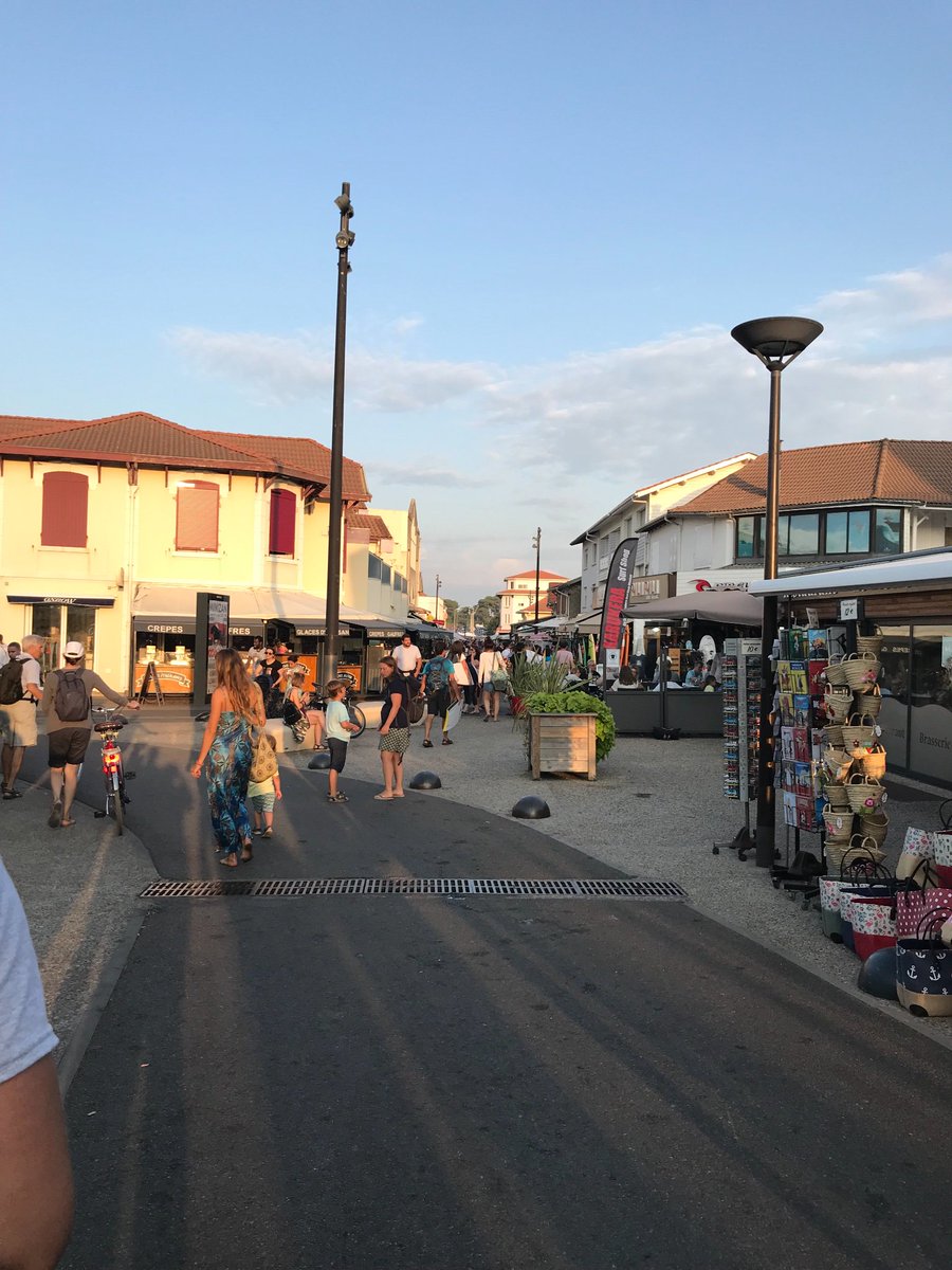ashmanortrips's tweet photo. Water Sports Trip: Another lovely at Le Lac today was followed by an evening in Mimizan where we saw a fire performer by the beach. https://t.co/4u6wQOYm6f