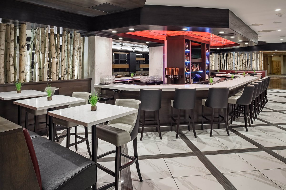 DoubletreeDen's tweet photo. Stop by The Hub for creative cocktails, fresh local food and memorable moments.
#DoubleTreeDen https://t.co/7mYgEamqb1