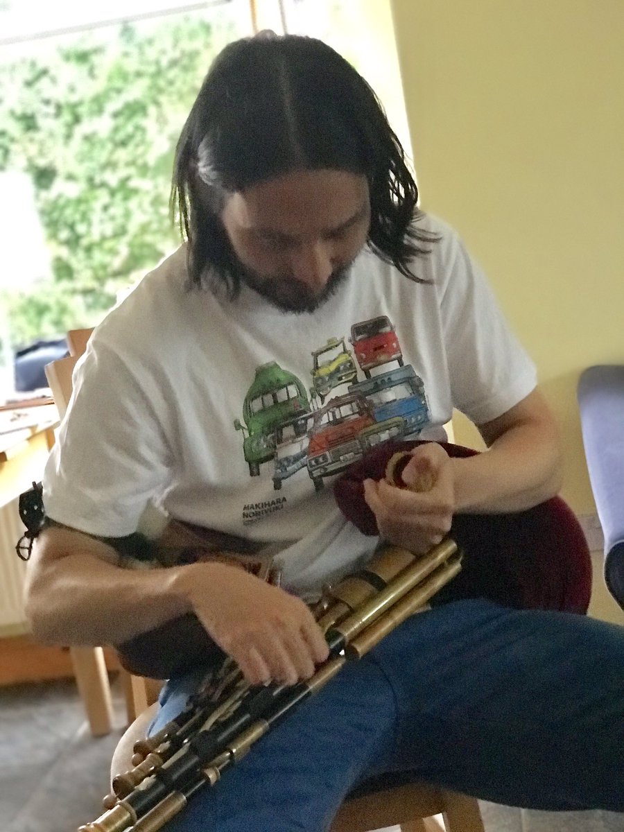 uilleann pipesを触らせて頂きました。想像と全く違う難しさ。まず音が出ない。

#uilleannpipes 
#carlow