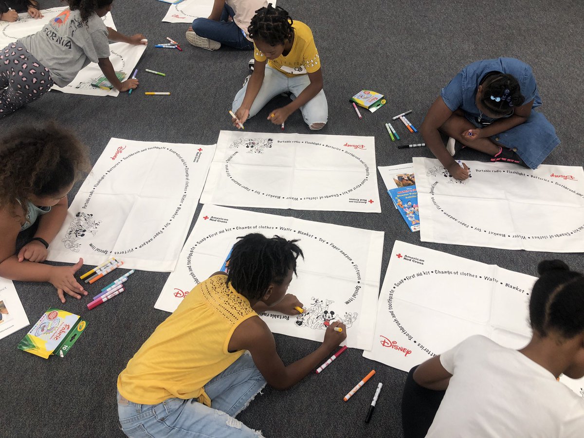 LOMA_ESS's tweet image. Working on their pillowcases 😊 #LMSVHEART #AttendConnectBelongLMSV #ESSROCKS #ROAR #REDCROSS