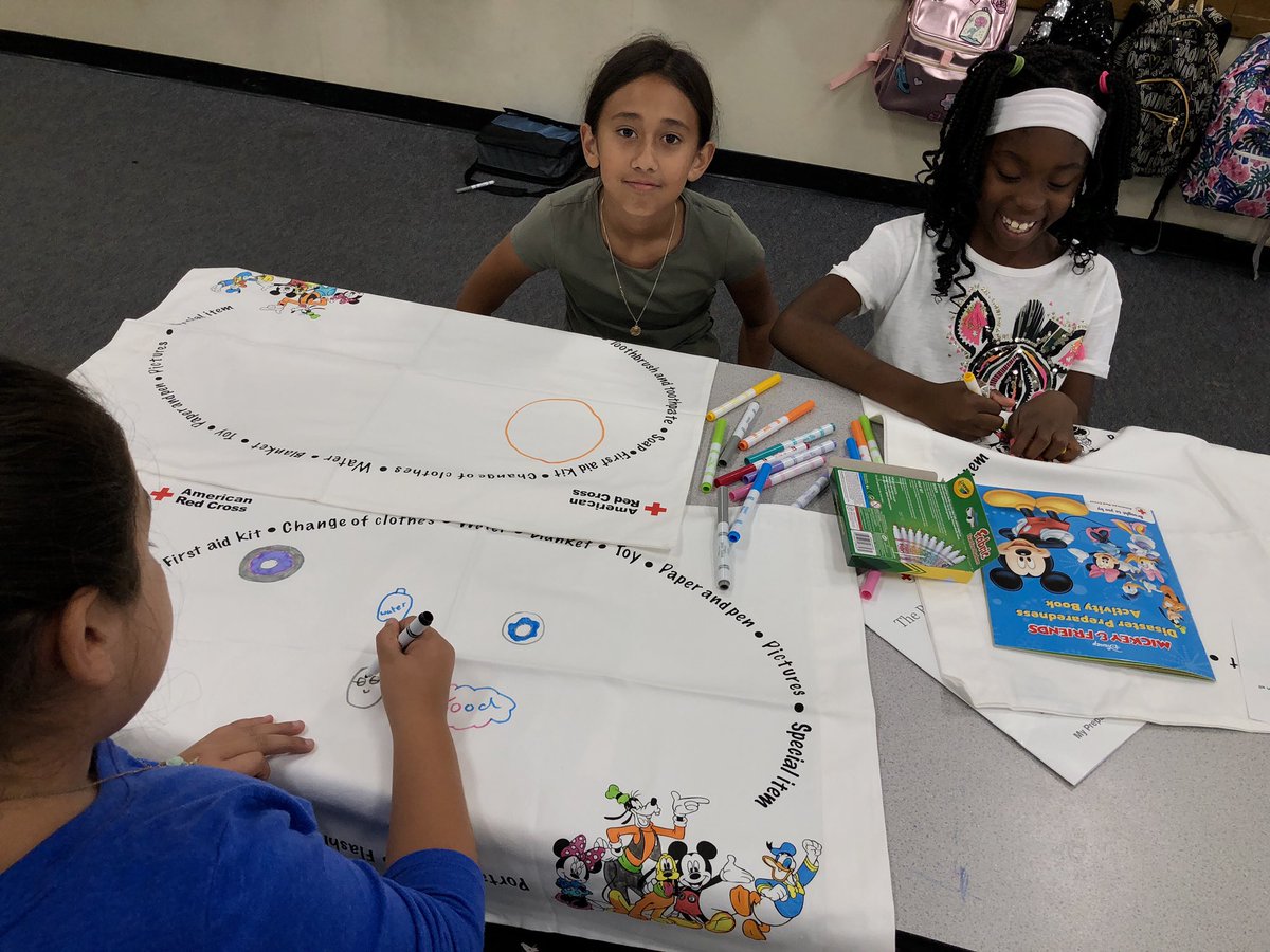 LOMA_ESS's tweet image. Working on their pillowcases 😊 #LMSVHEART #AttendConnectBelongLMSV #ESSROCKS #ROAR #REDCROSS