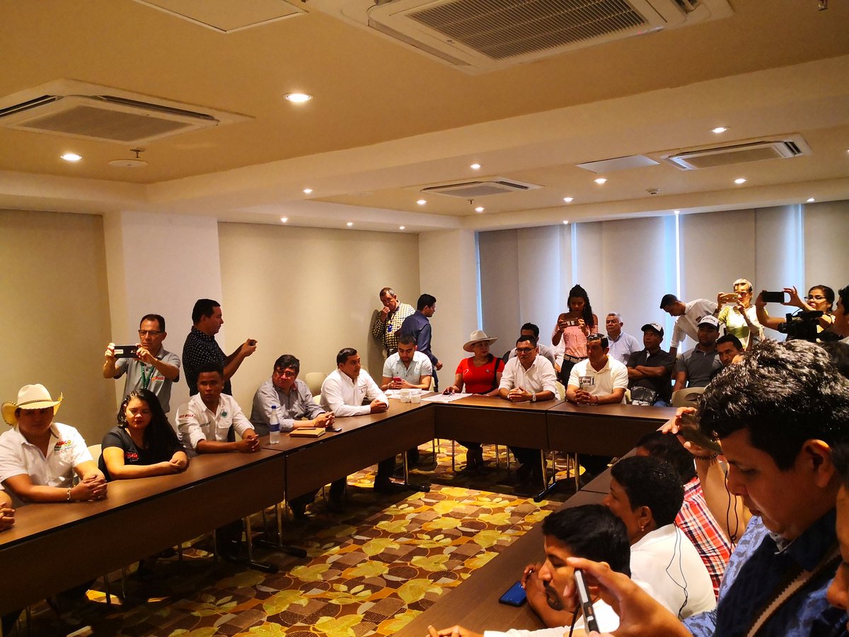 fabiosuarezcar1's tweet photo. Hoy en el acto de #adhesión del @PartidoAICO a #juntosPorCasanare @MarcoTulioRuizR #Gobernador 2020 2023
#PorelYopalQueQueremos #AICO1 https://t.co/ezHdvasNnP
