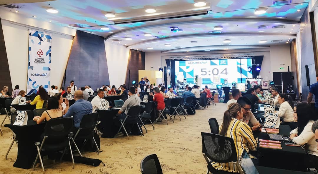 CCBucaramanga's tweet photo. Durante toda la tarde se desarrollará la rueda de financiación en la que empresarios y emprendedores conectan con entidades financieras de la región y el país. #ApalancaFest #LoQuePasaEnSantander https://t.co/PQ06IXDnMZ