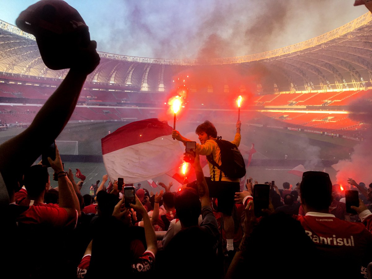 CanchaColorada's tweet photo. Não somos apenas 90 minutos, somos uma vida inteira.

Mais de 7 mil Colorados estiveram presentes no treino do Inter nesta terça-feira.

VAMOS PRA CIMA! 

📸: Enirose Bianchi https://t.co/JuBJyf1Ez6