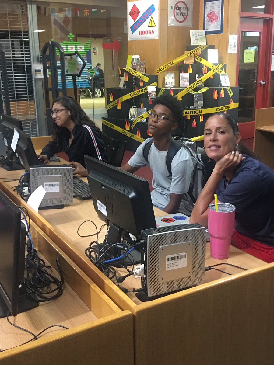 myTRLib's tweet photo. Busy day in the TR Lib w students in from Coach Ybarraโs and Schaub &Caterโs classes. Ms. Denney made oodles of public library cards for Ss too! @WeAreTRHS #neisdlibraries @NEISDiTech https://t.co/ljUij6C1bs