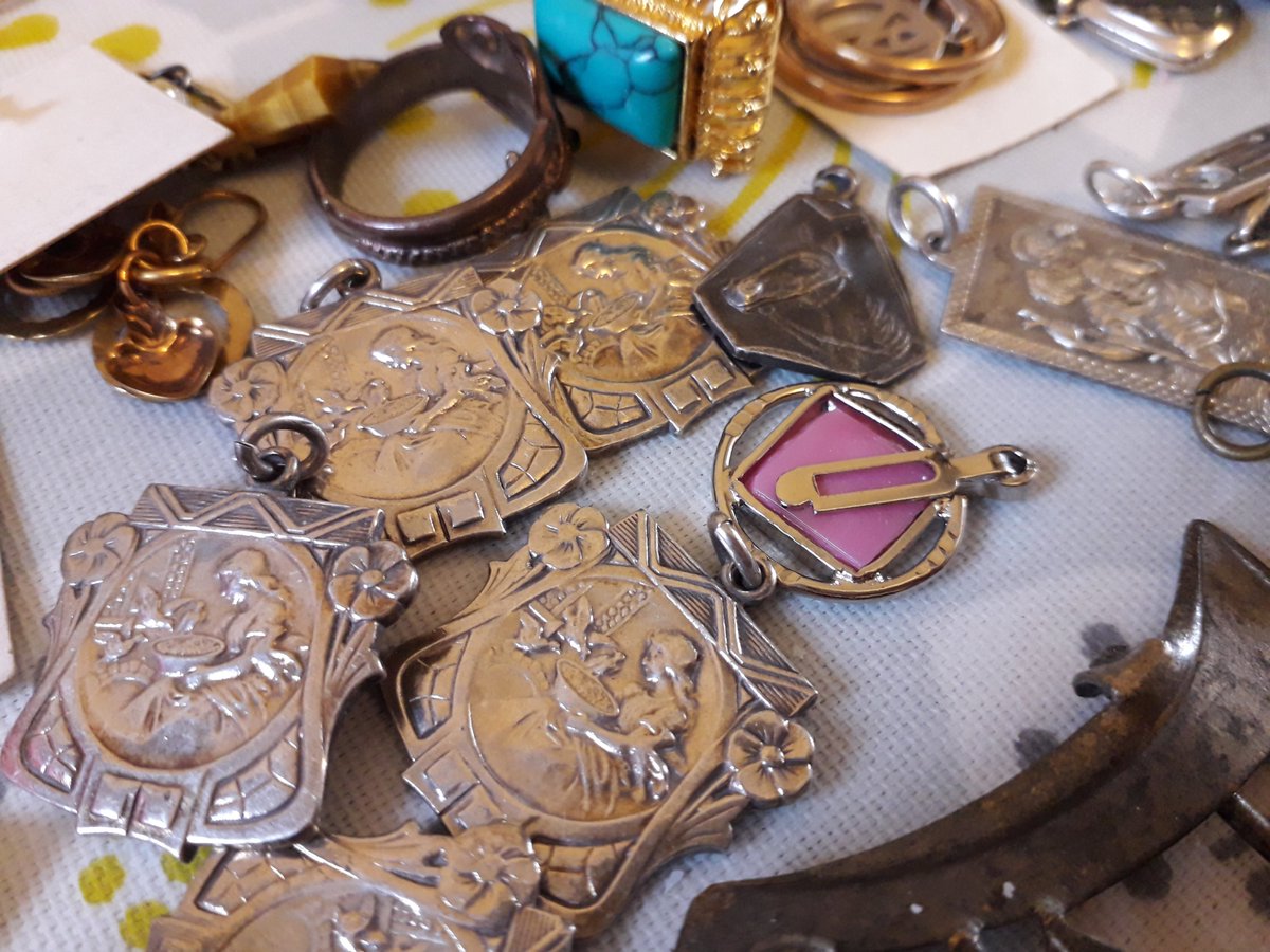 ragtimebazaar's tweet image. More beautiful jewellery from my Bank Holiday markey haul! Appearing soon on etsy.com/uk/shop/Ragtim… and ebay.co.uk/str/Ragtime-Ba…