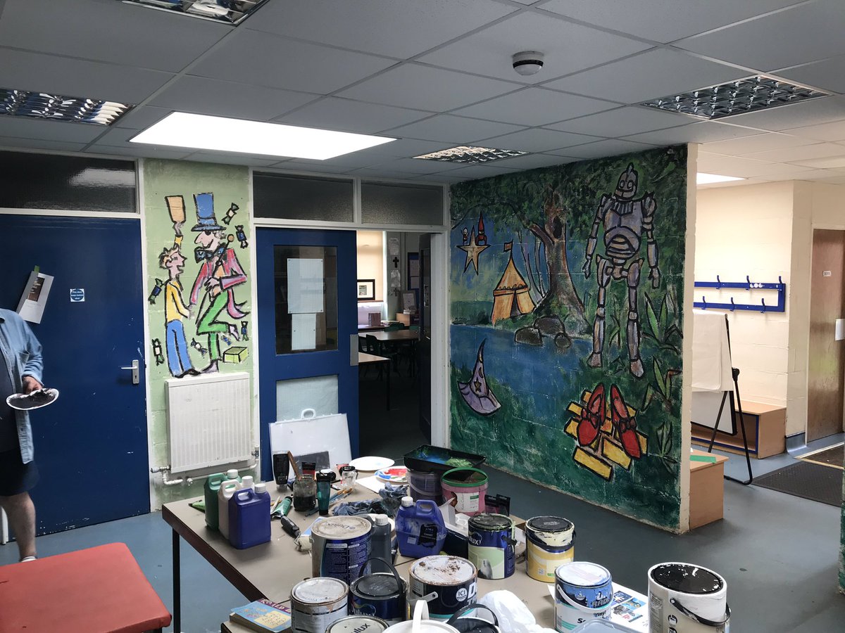 GuilsboroughPri's tweet photo. So the painting in now complete..... next is the grass, foliage, comfy cushions, books  and twinkling lights 😃👍🏻👏🏼🙏🏻 I just can’t wait for the children to see this next week! 😊#achievingmoretogether #excitingenvironment #learingspace #lovetoread https://t.co/JYhDy4yHcq