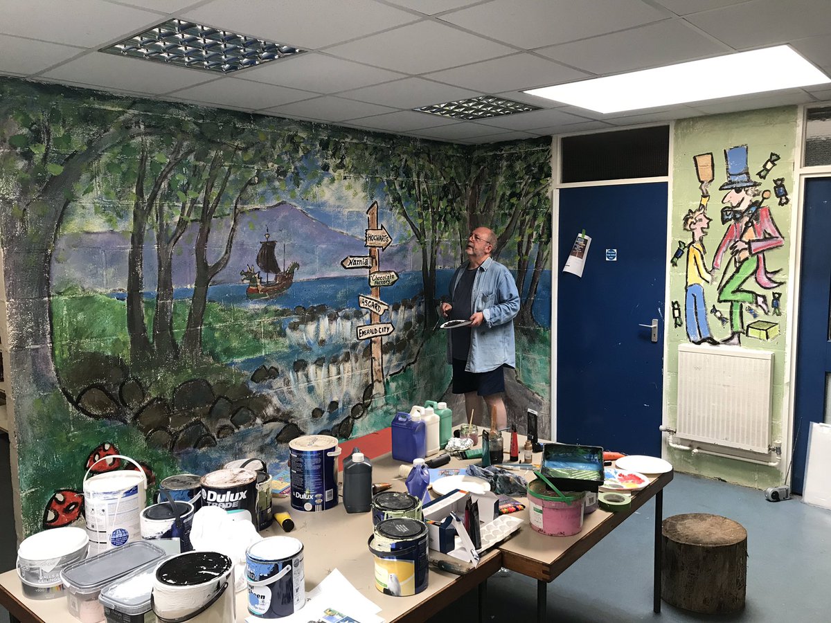 GuilsboroughPri's tweet photo. So the painting in now complete..... next is the grass, foliage, comfy cushions, books  and twinkling lights 😃👍🏻👏🏼🙏🏻 I just can’t wait for the children to see this next week! 😊#achievingmoretogether #excitingenvironment #learingspace #lovetoread https://t.co/JYhDy4yHcq