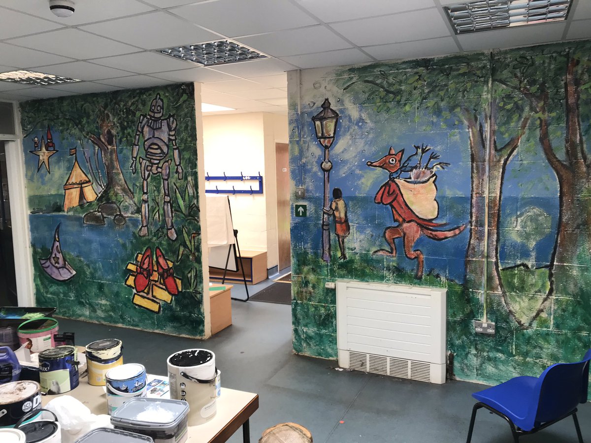 GuilsboroughPri's tweet photo. So the painting in now complete..... next is the grass, foliage, comfy cushions, books  and twinkling lights 😃👍🏻👏🏼🙏🏻 I just can’t wait for the children to see this next week! 😊#achievingmoretogether #excitingenvironment #learingspace #lovetoread https://t.co/JYhDy4yHcq