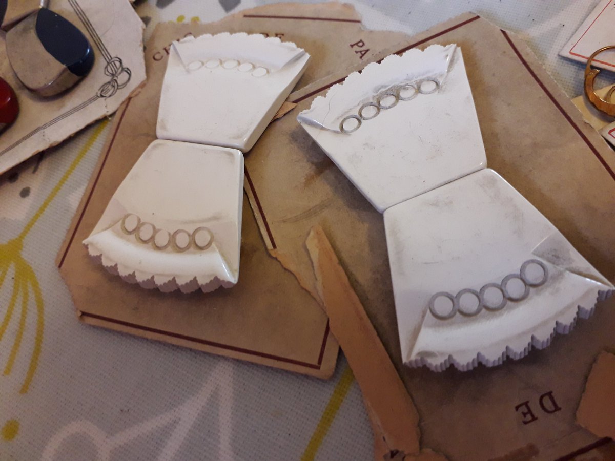 ragtimebazaar's tweet image. Some gorgeous deco buckles from my latest #jewelleryhaul Appearing soon on etsy.com/uk/shop/Ragtim… and ebay.co.uk/str/Ragtime-Ba…