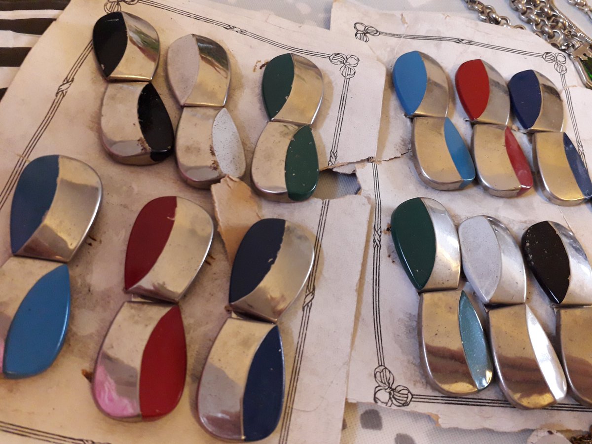 ragtimebazaar's tweet image. Some gorgeous deco buckles from my latest #jewelleryhaul Appearing soon on etsy.com/uk/shop/Ragtim… and ebay.co.uk/str/Ragtime-Ba…