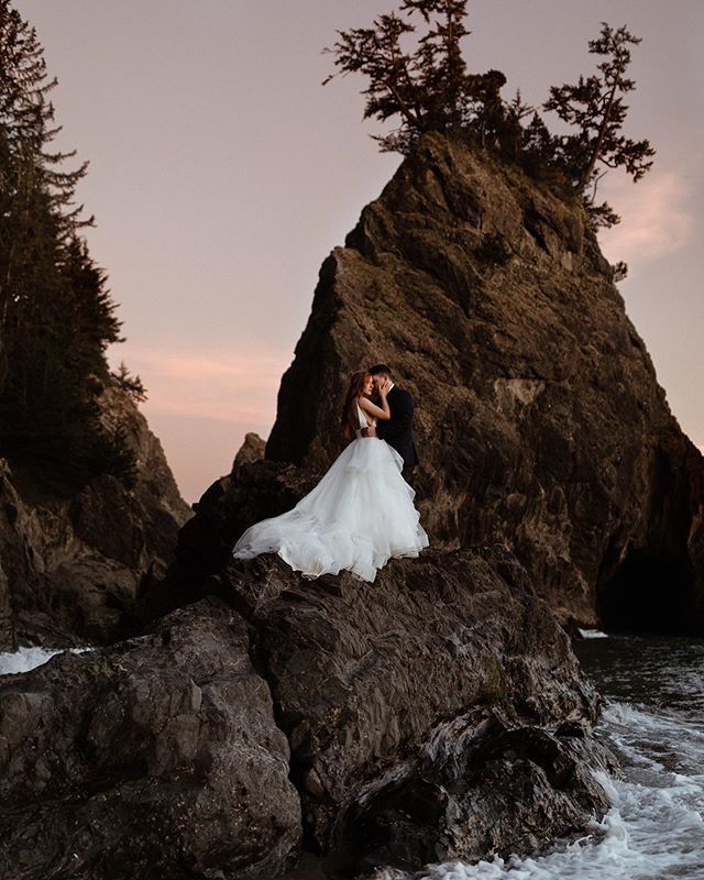 Naba_Zabih's tweet photo. BALANCE IS KEY:

This has been an incredible season. The highlight reel was the 35+ incredible weddings I got to be a part of. The traveling that took me from my home of Washington/Oregon, to California Colorado, Missouri, Florida, Idaho, Texas all the w… https://t.co/AYnYdu5d1v https://t.co/TdwO75Qk0C
