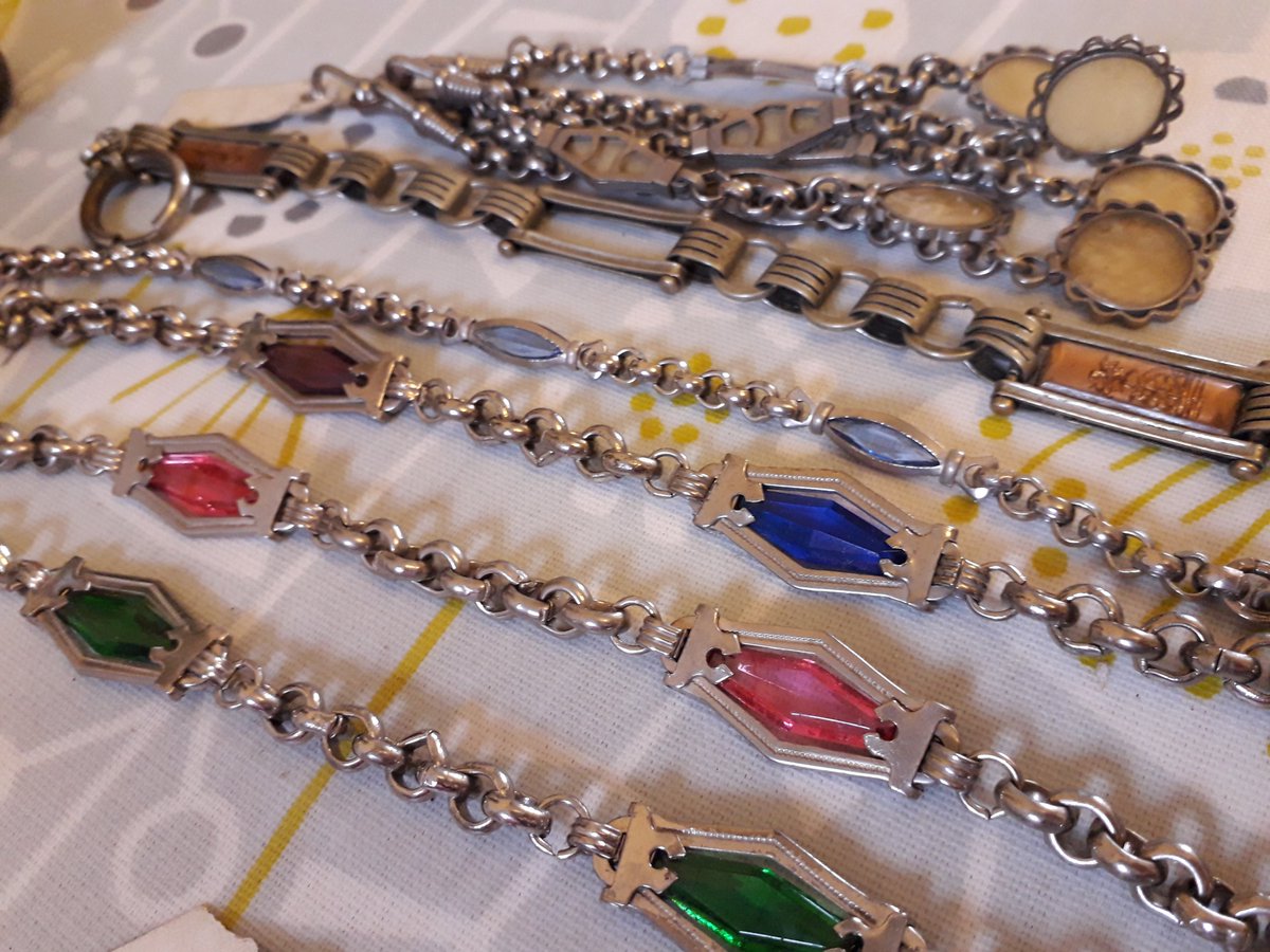 ragtimebazaar's tweet image. Gorgeous German watch chains and fobs from my latest #JewelleryHaul #BankHolidayMonday Coming soon to etsy.com/uk/shop/Ragtim… and ebay.co.uk/str/Ragtime-Ba…