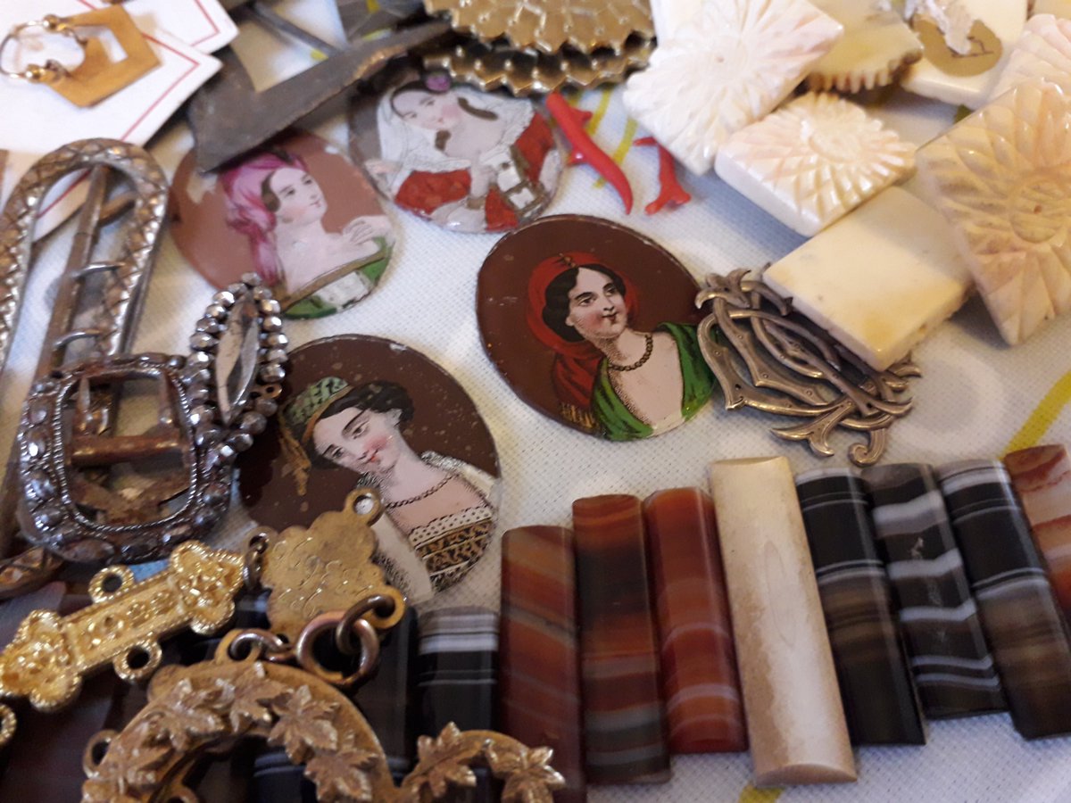 ragtimebazaar's tweet image. Antique beauties from my #BankHolidayMonday London #JewelleryHaul
Appearing soon on etsy.com/uk/shop/Ragtim… and ebay.co.uk/str/Ragtime-Ba…