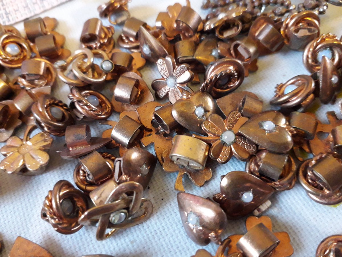 ragtimebazaar's tweet image. Antique beauties from my #BankHolidayMonday London #JewelleryHaul
Appearing soon on etsy.com/uk/shop/Ragtim… and ebay.co.uk/str/Ragtime-Ba…