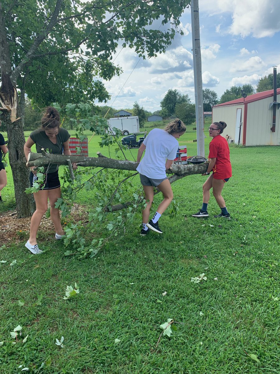 GHSLadyLionBB's tweet photo. Lady Lions and Lions cancelled practice and went around the community to help clear storm damage. We will do the same the next 2 days. Any one in need of assistance, feel free to Direct Message us. https://t.co/4RMCFZKt2A