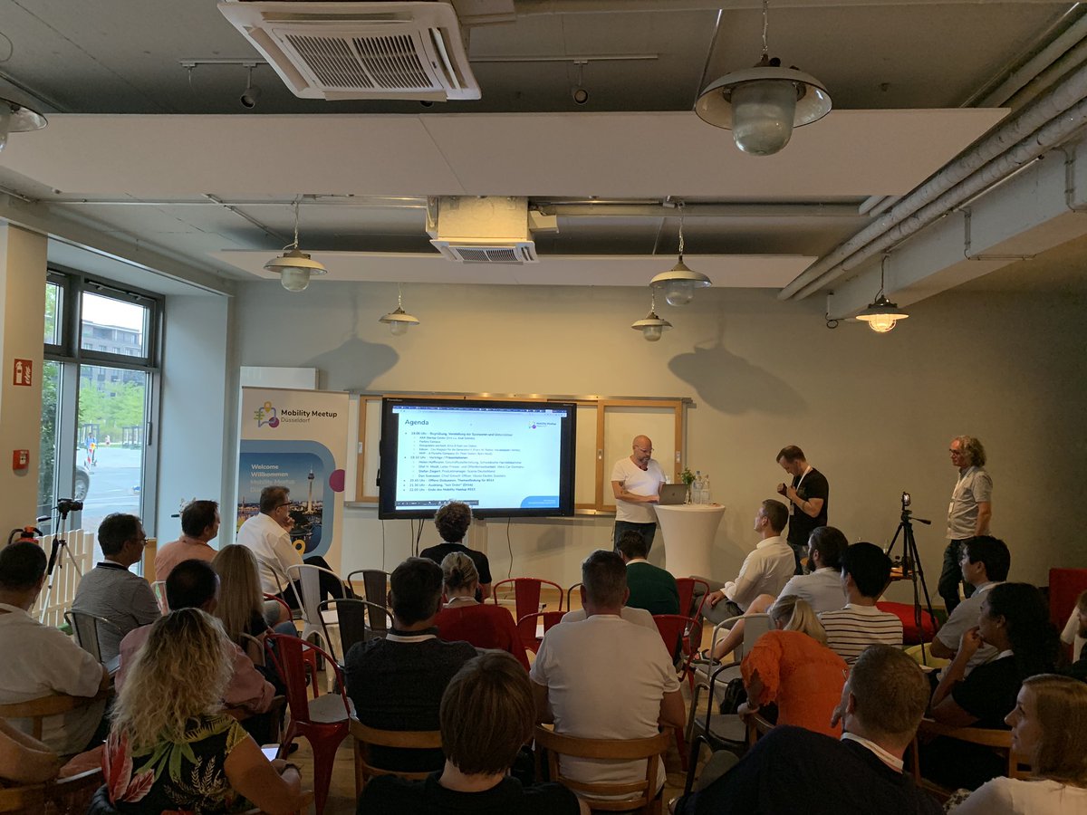 max_ruetten's tweet photo. Interesting discussions on the subject of escooter tonight at the @MobilityEXP in Düsseldorf. Thx @ra_lf for hosting us! https://t.co/CnLRgSvpwe