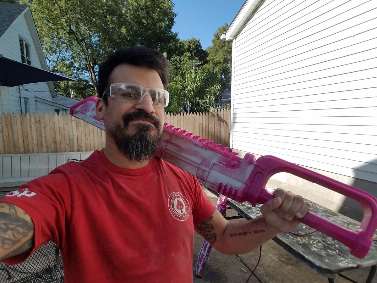 TheLonelyHavoc's tweet photo. Sanding the chainswords today! Used Bondo filler, this is the first pass with the rough grit stuff. Coming along, cant wait to paint them haha! #warmongers #Warhammer40k #BattleForBooks https://t.co/AN36ssAIru