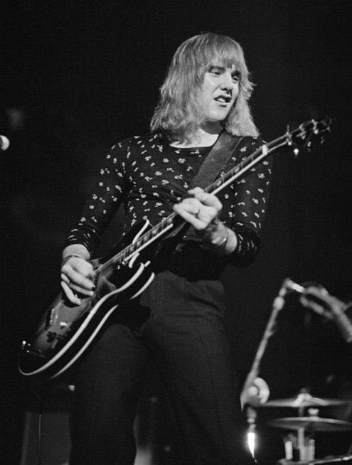 Happy 66th birthday to my favorite guitarist of all time Alex Lifeson! 