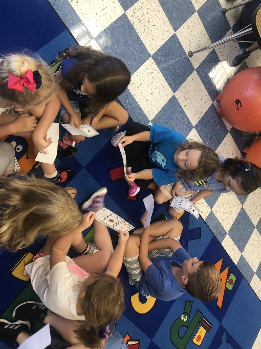 MrsBoehs_SES's tweet photo. Today the kinders made text to self connections with the book Chicka Chicka Boom Boom. #connectses #bulletpride https://t.co/lKxQZaPfrI