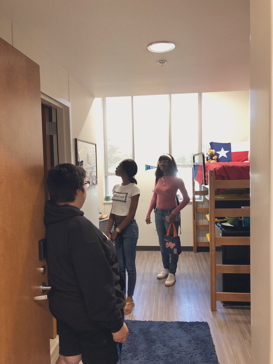 UHClearLake's tweet photo. Curious about Hunter Hall? Come hang out and learn what living in our new res hall is all about with snacks and tours till 6 p.m.!  #UHCLWOW #UHCL #liveoncampus #reshall https://t.co/lW1dnP4790
