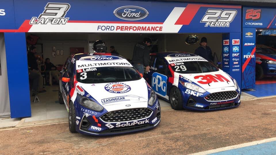 Ford_uy's tweet photo. Los pilotos oficiales Ford André Lafón y Daniel Ferra se preparan para el GP Gonzalo Gonchi Rodríguez a disputarse en el Polideportivo de Mercedes los días 7 y 8 de setiembre. Multimotors le desea el mejor de los éxitos al equipo Ford Performance. #FordUruguay #Llegámáslejos https://t.co/QT9FbXKnal