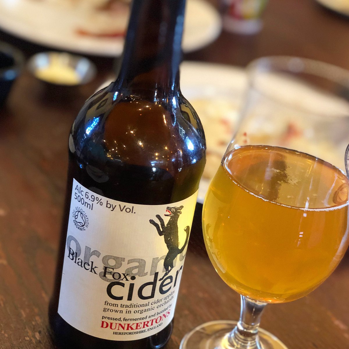winediveks's tweet photo. We are looking forward to fall and drinking more cider. 🍂 🍁 #organic @dunkertonscider https://t.co/kKSCuwaUiZ