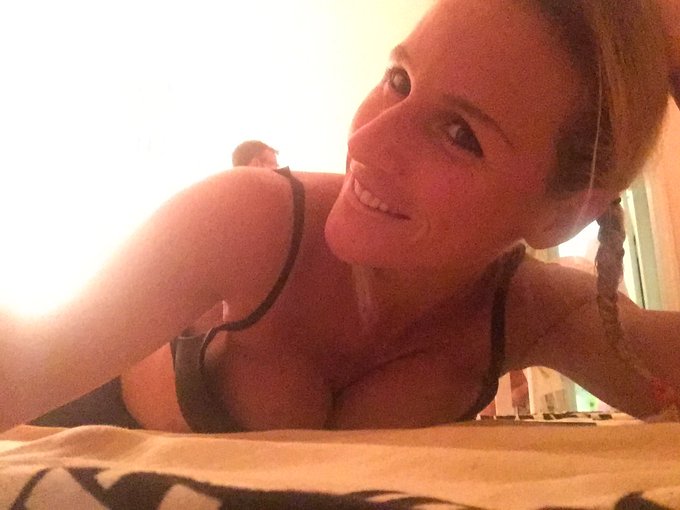 Pochi minuti e inizia la diretta.....vi aspetto su https://t.co/kM6mQkQ3CY 😘 https://t.co/E7XYEwmYdc<a href="/tag/friends"class="tags"><span>#friends</span></a><a href="/tag/grottammare"class="tags"><span>#grottammare</span></a><a href="/tag/43parallelo"class="tags"><span>#43parallelo</span></a><a href="/tag/osteriedellarancio"class="tags"><span>#osteriedellarancio</span></a>