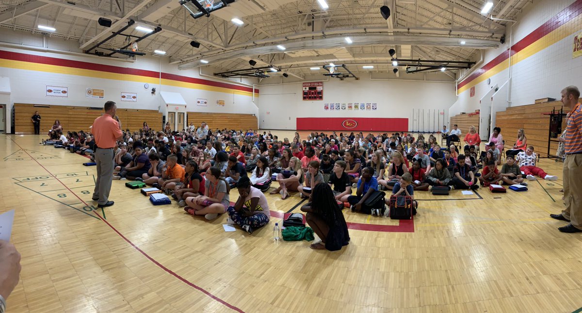 LCtrailblazers's tweet photo. Great first day!!! Proud to be a Trailblazer!!!! #WhereTheJayTrailBegins #BackToJCSchools https://t.co/mxg4d1dh71