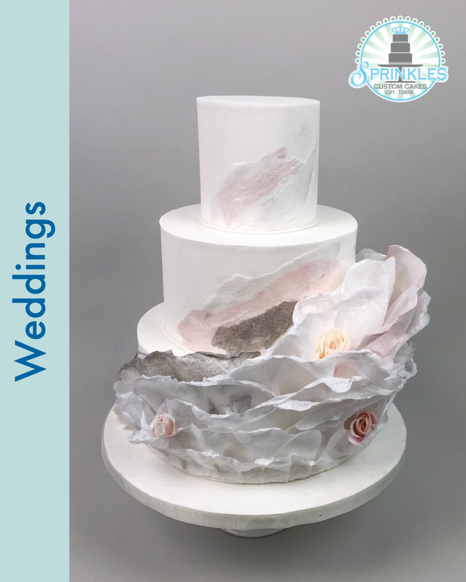 These ruffles are to die for! 
▫️▫️▫️
#sprinkles #realweddingcake #modernweddingcake #sprinklescustomcakes #orlando #weddingcake #orlandoflorida #weddingcakeinspration  #floridaweddings #shoplocal #orlandoweddings #orlandobakery #orlandoeats #orlandomade