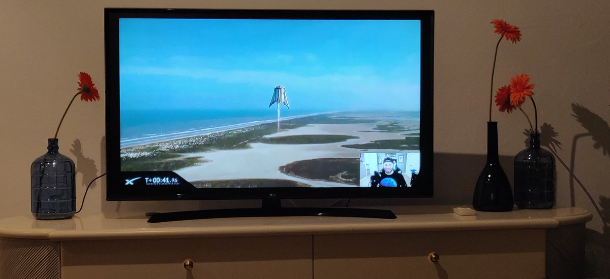 PonentAerospace's tweet photo. Congratulations @SpaceX and @elonmusk, you're inspiring a whole generation into the space and beyond https://t.co/RNL3eit7xP