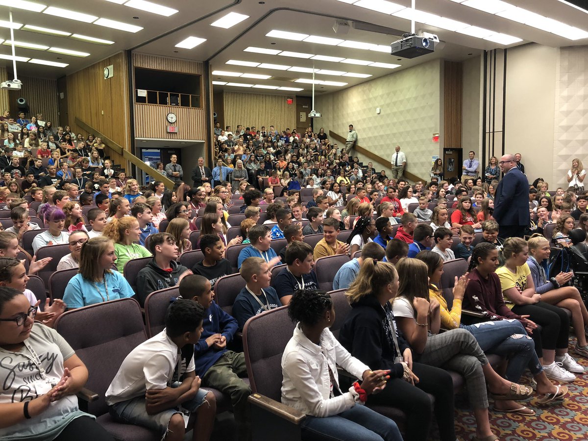 DrRackleyCLSD's tweet photo. We had so much fun at our #WingsOfPraise kickoff today! We loved handing out #FalconSwag as prizes! I could not be more proud of our students for thinking of so many ways to show their #FalconPride to our #CommUNITY! #ProudPrincipal #PBIS @CCMSStudentLife @CCMS_PSP @MrJohnsonCCMS https://t.co/556wPzNTbI