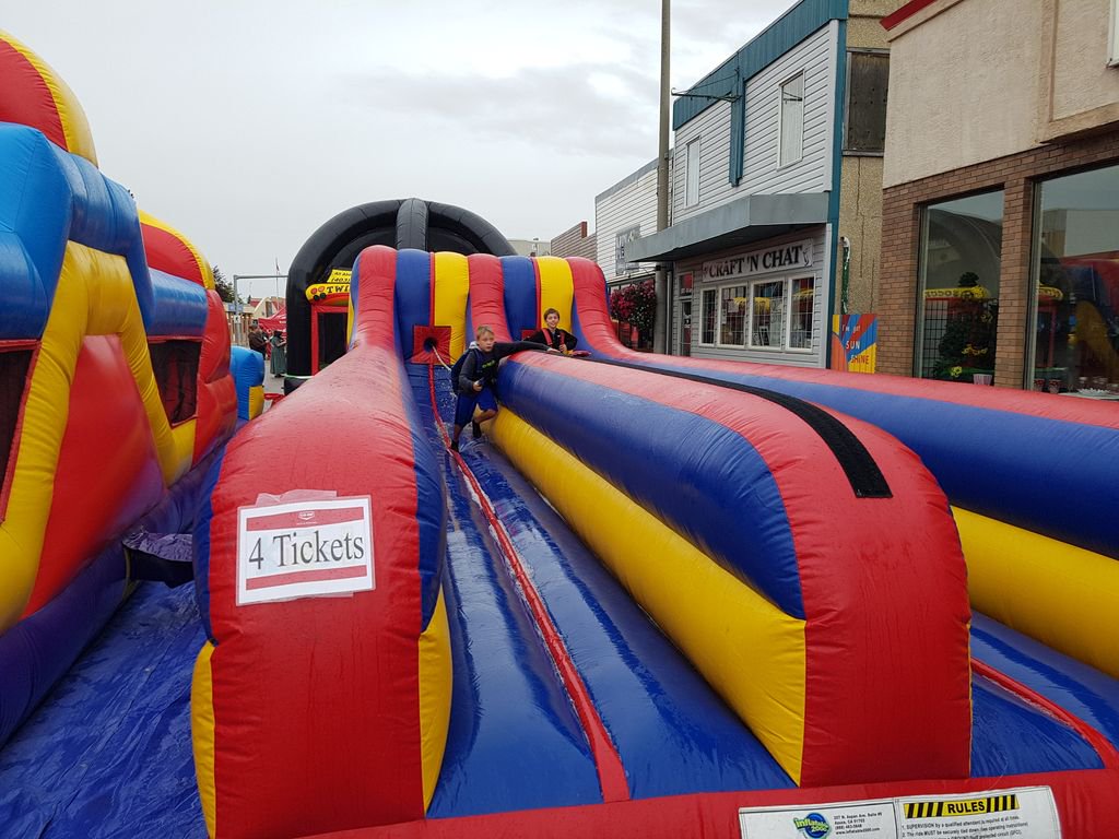We'd like to thank everyone that came to the 2019 street festival! It was a huge blast and we're so grateful to live in a town filled with such amazing people 😁
