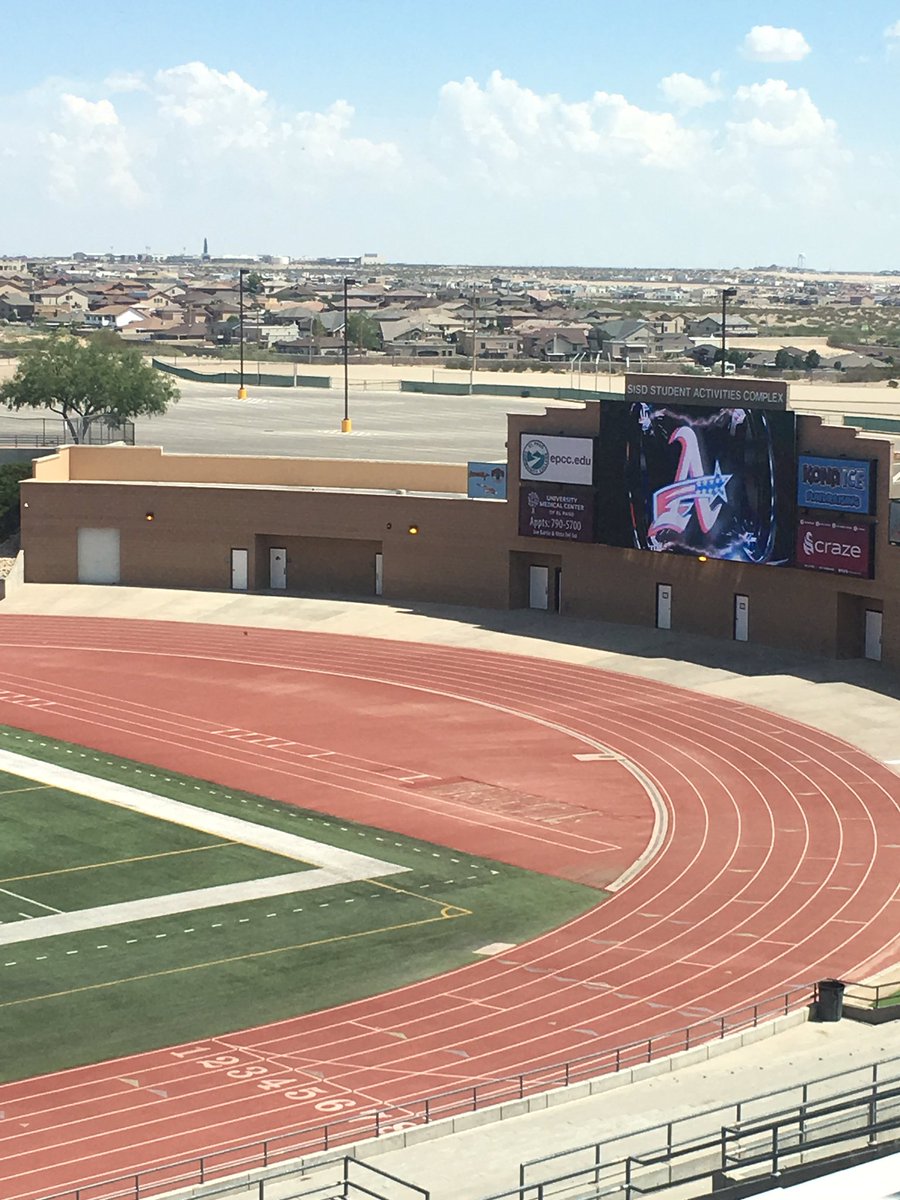 AmericasBAN's tweet photo. Blazer Action News Crew training for upcoming LIVE Football games! @BAvila_AHS @Americas_HS @JEspinoza_SISD @RAlva_AHS @RAguilar_AHS https://t.co/y8KHUMBB5O